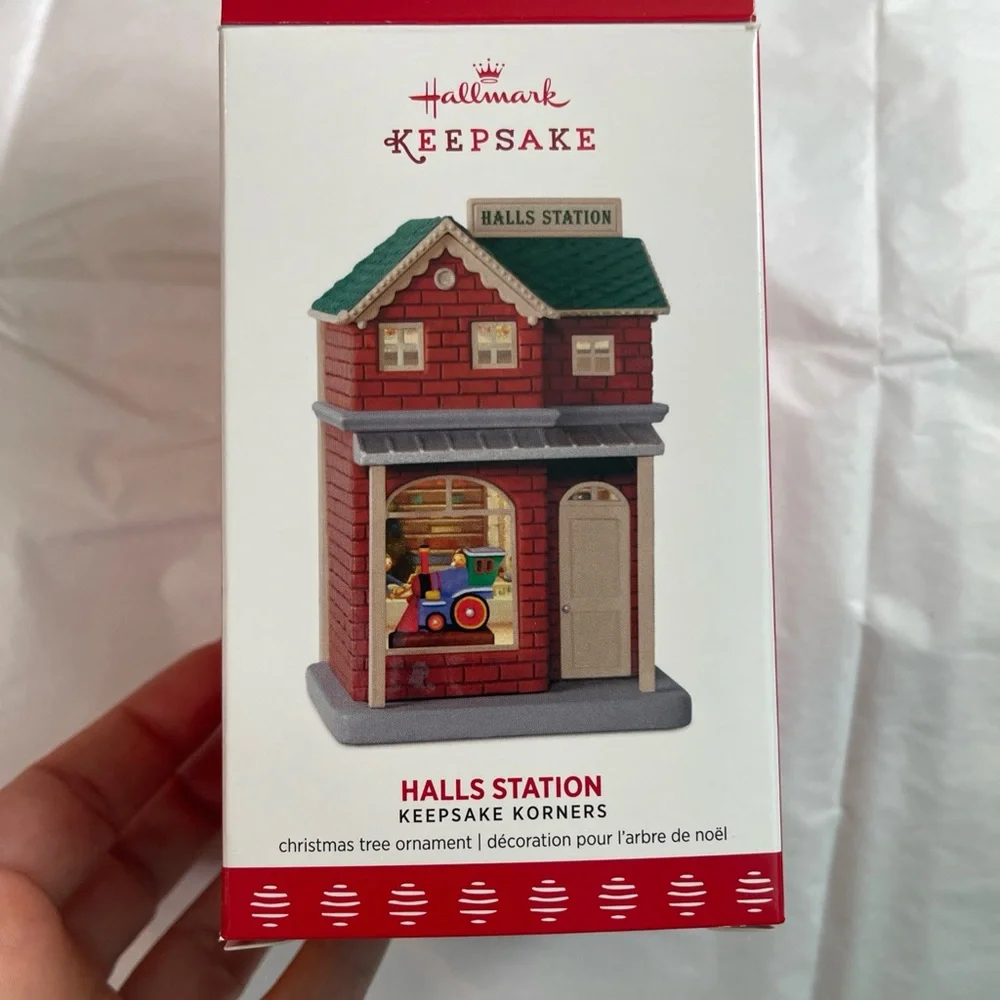 2017 Hallmark Christmas Tree Ornament Halls Station Keepsake Korners NIB